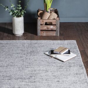 Castone Luxurious Handwoven Rug In Silver